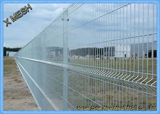 電流を通された金網3Dの保証は適用範囲が広い金属の塀を曲げ、耐久ポリ塩化ビニールは塗りました