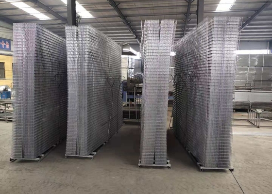 動物のエンクロージャの塀0.5m-2.0mの幅のためのステンレス鋼の溶接された網シート