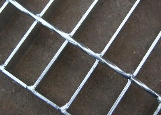 電流を通された鋼鉄格子はプラットホームの通路のための棒鋼25x3 800x1000の金属の格子版を溶接した