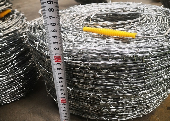 草の境界のための電流を通された倍のねじれの有刺鉄線 20kg/Coil