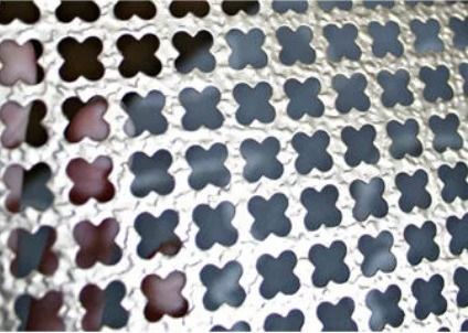 厚さ 6mm フルリーフ クローバー パターン 孔付き金属シート