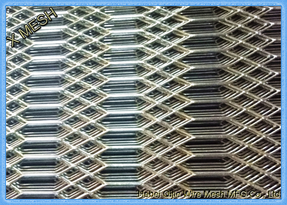 4ft x 8ftマレーシアの装飾的な拡大された金属のゴシック様式網のダイヤモンドの穴の形