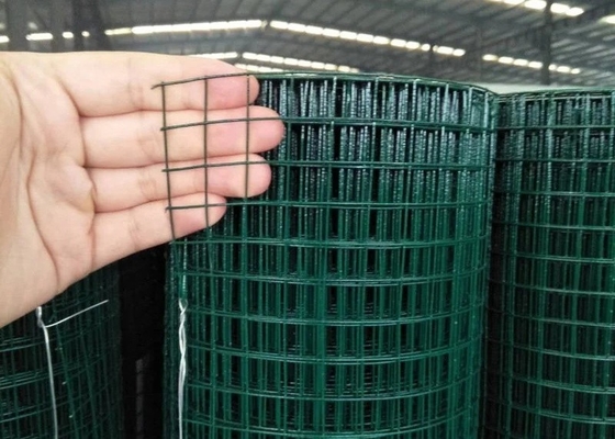 緑2x2ポリ塩化ビニールは溶接された金網の機械類の監視およびトマトのおりに塗った