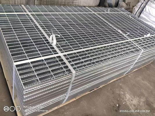 電流を通された鋼鉄格子はプラットホームの通路のための棒鋼25x3 800x1000の金属の格子版を溶接した