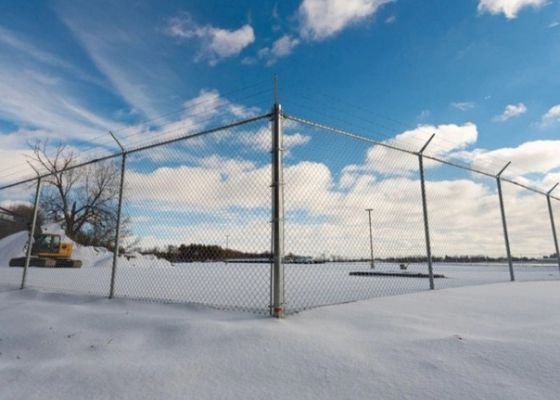 2.5mm-3.0mm ホットDIPガルバン化チェーンリンクフェンス 9ゲージ