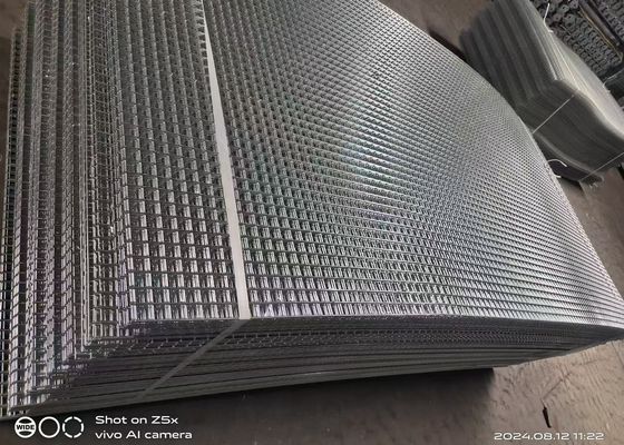 普通サイズは2のx 2インチの溶接された網ワイヤー パネル2.2mの幅に電流を通した