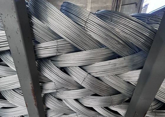 電流を通された亜鉛鉄ワイヤー ロール価格のGIの金属の結合ワイヤーは熱いすくいの電流を通された鉄ワイヤーに電流を通した