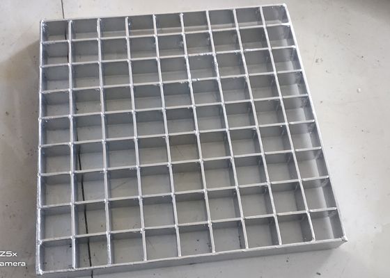 ロックされた電流を通された鋼鉄格子によって拡大される金属の網をピッチ40 x 100つのMm押して下さい