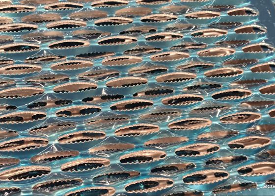 牽引アルミニウム棒によって電流を通される鋼鉄耳障りな階段踏面、穴があいたグリップの支柱の踏面