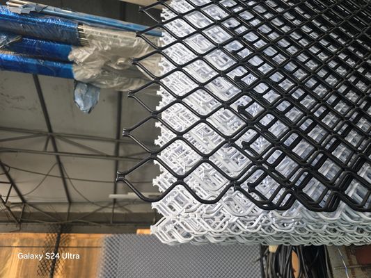 頑丈なダイヤモンドによって拡大される金属の網の装飾的なアルミニウム4つx 8つをスプレー式塗料