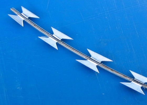 PVCで覆われたセキュリティレイザーワイヤーメッシュフェンス コンチェルティーナレイザー刺線