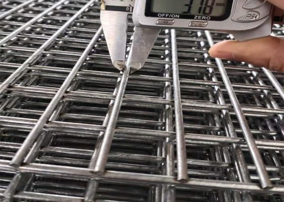 ポリ塩化ビニールは3Dに100平方メートル曲げた塀のパネルの三角形の曲がる塀の>=を塗った