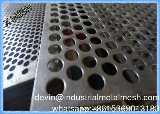 独特のアートプロジェクトのためのカスタマイズ可能な孔付き金属