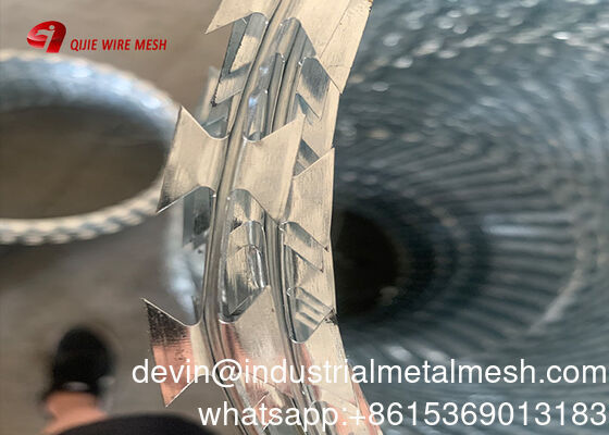 75X150mm 開口溶接式ブレード有刺鉄線メッシュ フェンスパネル用