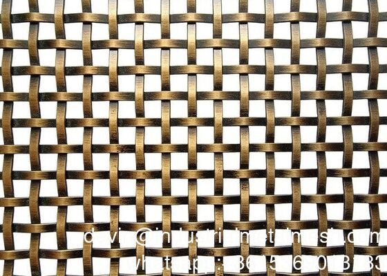 装飾的なひだを付けられた金網