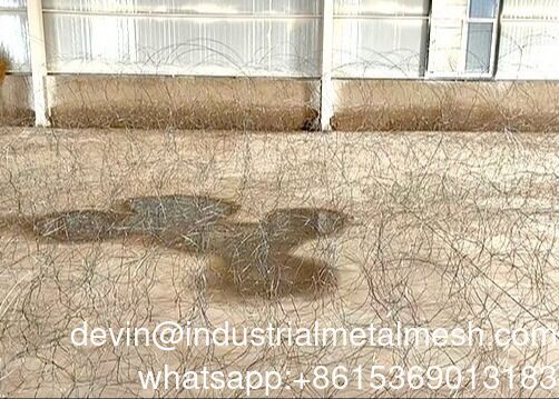 10mの周りを巡るPutanka MZPの不気味な鉄の障害物