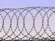 十字のタイプおよび鉄ワイヤー物質的なOemアコーディオン式かみそりワイヤー反錆10m/ロール