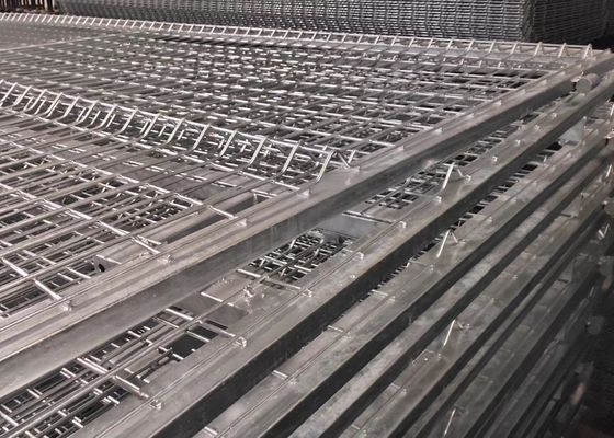 4.0mmの5.0mm曲げられた溶接された金網3dの鉄条網は反腐食にパネルをはめる