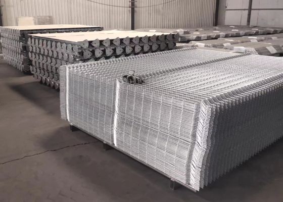 50x150mm装飾的な3Dは溶接された金網の塀をパネルをはめる齧歯動物の証拠に曲げた