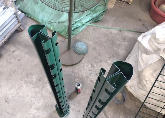 高い粉が曲げられた金属の塀に塗った0.63mはワイヤーを溶接した