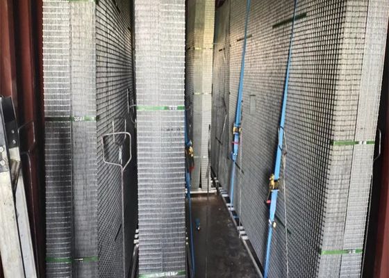 ステンレス鋼の304 316電流を通された溶接された網の角目の形