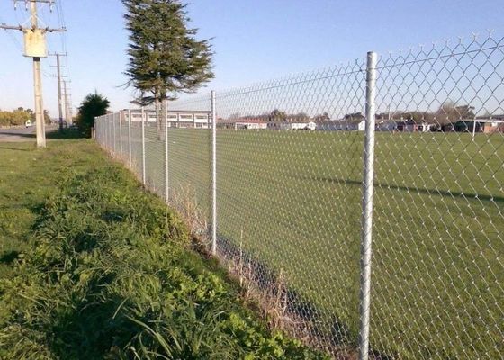 2.5mm-3.0mm ホットDIPガルバン化チェーンリンクフェンス 9ゲージ