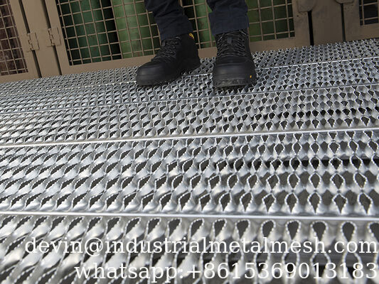 高品質パンチンググリップストラットグレーチング ロード建設用階段踏み板