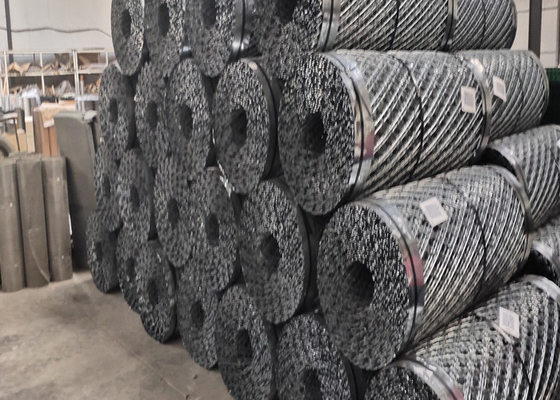 高い亜鉛コーティング7.5*15cm溶接されたかみそりの網の塀はかみそりの金網に電流を通した