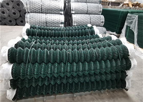 50x50mmポリ塩化ビニールはチェーン・リンクのサイクロンの網の塀に塗った